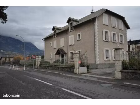 appartement meublé 2 chambres avec jardin et parking – embrun