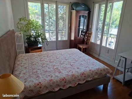 loue chambre meublée avec annexes à une étudiante