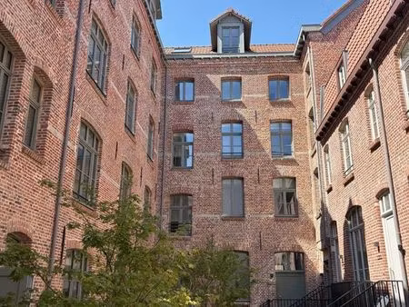 appartement t2 rénové de caractère – vieux-lille – 49 82 m²