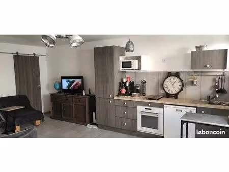 studio avec cour privative (étudiant  prof)septembre a juin