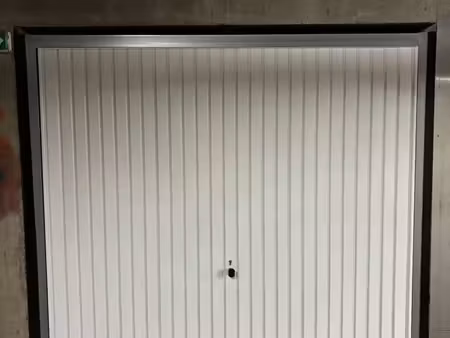 loue parking box fermé