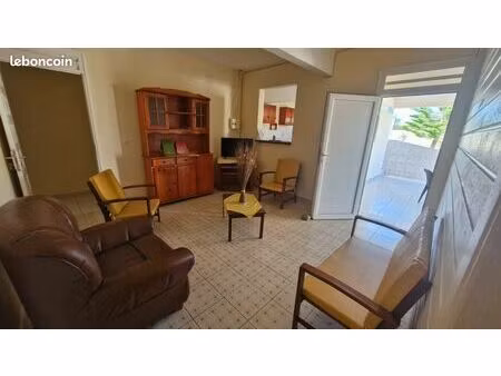 loue spacieux bas de villa f3 sainte-anne