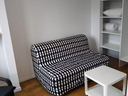 69130 plein centre loue beau studio meublé