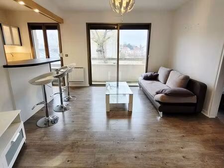 t2 cosy 46 m2+ balcon+ parking + centre ville