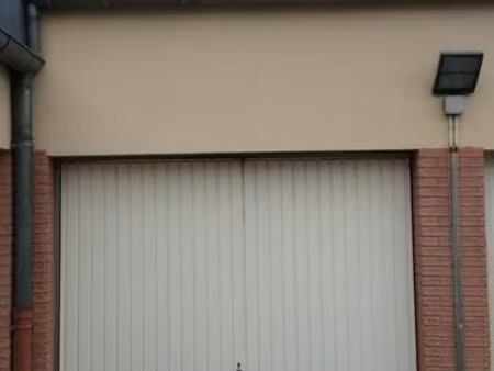 garage-box fermé porte motorisée 15 m2