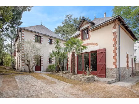 maison de luxe à vendre dans le quartier centre-benoît