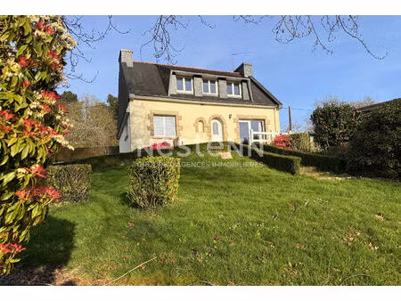 locmine - charmante maison traditionnelle à vendre 4 chambres  son joli jardin de 1500 m² 