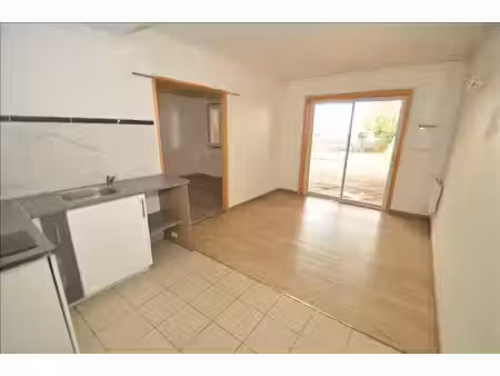 appartement t2 - rdc - 30 10 m2 - non meublé