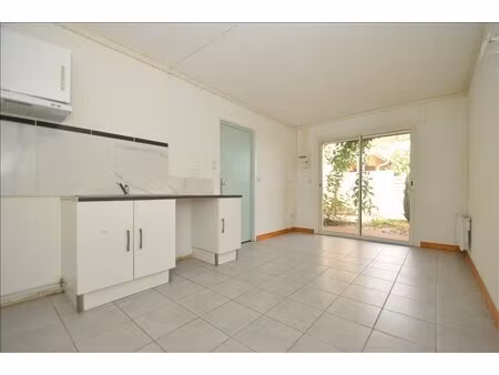 appartement t2 - rdc - 30 26 m2 - non meublé