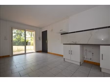appartement t2 - rdc - 43 35 m2 - non meublé