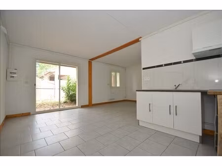 appartement t2 - rdc - 45 09 m2 - non meublé