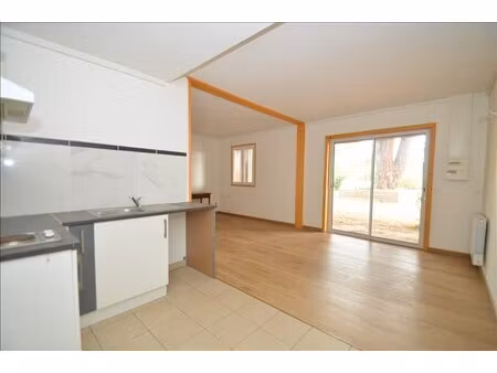 appartement t2 - rdc - 46 04 m2 - non meublé