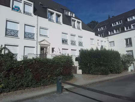 appartement 3 pièces-750.00eur