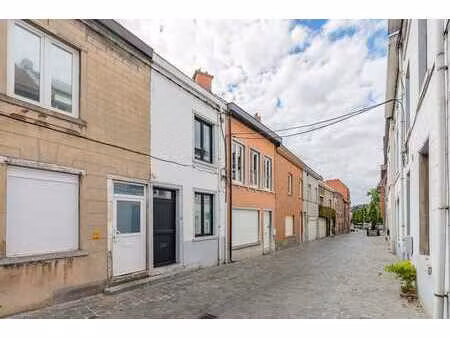 maison à rénover avec jardin au centre de hal