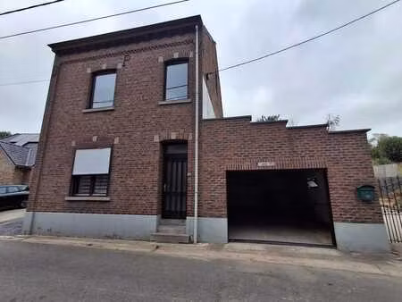 maison 3 façades avec garage  695m² terrain