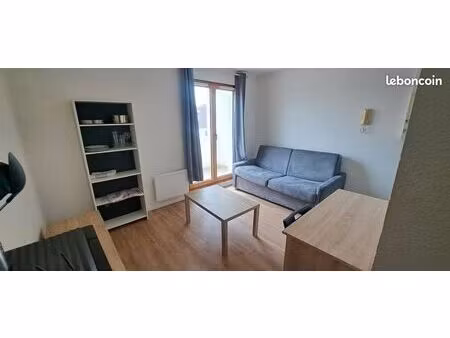 studio meublé avec balcon