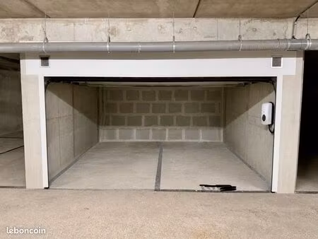 ◊ à louer – grand box fermé avec borne de recharge 7 4 kw – plaisir (78370)