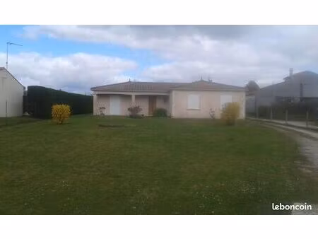 a louer maison plein pieds à st vaize. charentes maritime 17