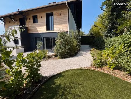 appartement de 2 chambres récemment rénové à messery  disponible à la location longue duré