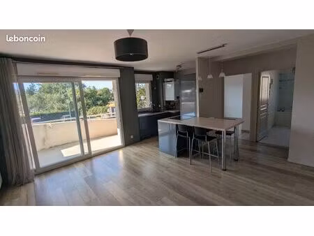 t2 de 45 m² – grand balcon – parking - parc du vissoir