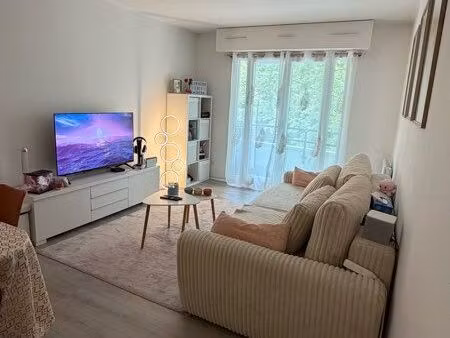 t2 brabois lumineux de 46 m2 avec balcon et garage