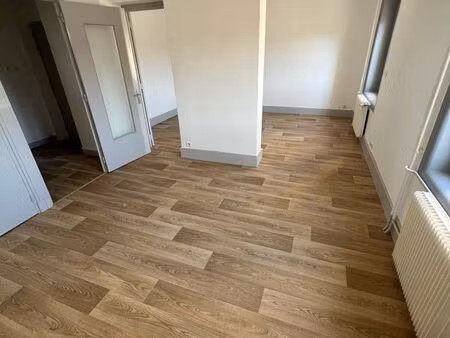 f3 à louer centre la pacaudière