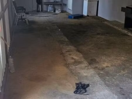 location petit garage 50 m2 hauteur max 2m 50 sur parcelle de 220