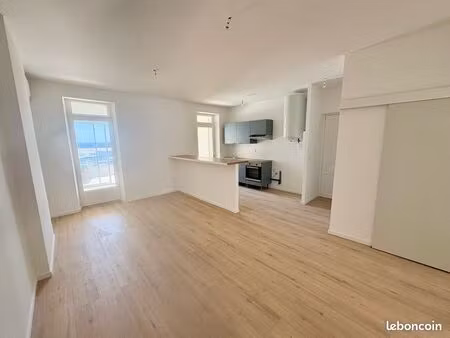 appartement t3 rénové vue sur le port