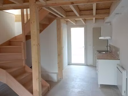 a louer maison t2 bis/t3 neuve & meublée centre bourg cugand (5min de clisson)