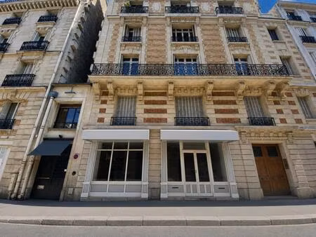 rue madame  boutique rénovée à louer