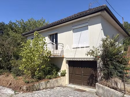 maison avec beaucoup de terrain