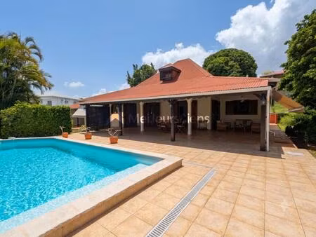 maison t4 150 m² à baie-mahault avec piscine et bungalow