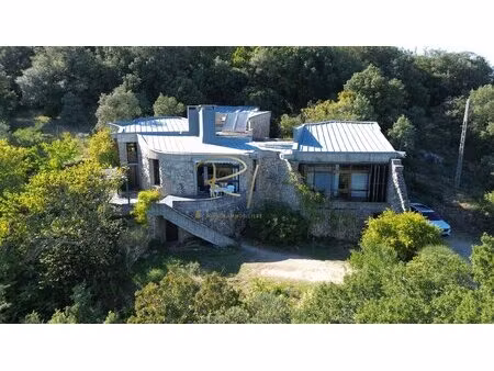 maison d'architecte avec vue panoramique sur les gorges de l'ardèche