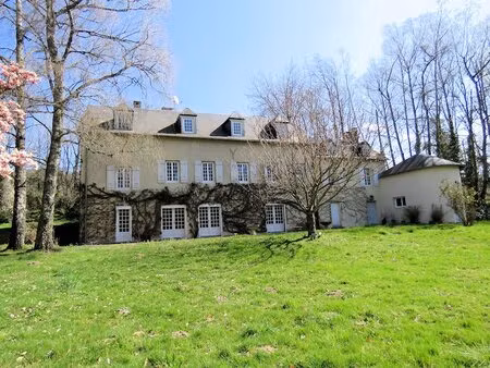 maison de caractère sur 2ha 41a 87ca avec étang.