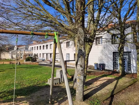 vente immeuble 46 pièces 1079 m² à saint-loup-lamairé (79600)  624 750 €