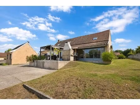 grande maison familiale de 7 chambres avec logement indépendant  piscine et terrain de...
