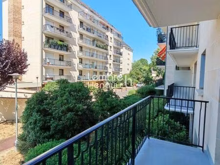 dreux centre  dans résidence avec ascenseur   f2 avec balcon