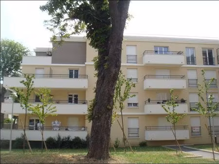 location t3 à viry-châtillon – appartement 3 pièces avec terrasse  parking et proche gare 