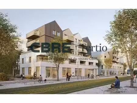 location commerce tours 268 m²