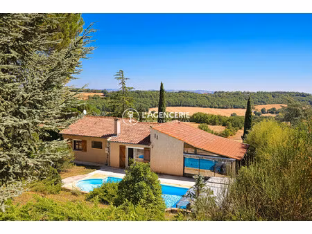villa profitant d'une vue panoramique