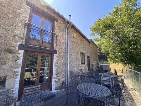 belle maison de quatre chambres dans un environnement paisible