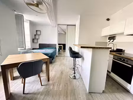 la rochelle - centre-ville - studio meublé de 27 m² avec vue sur le vieux-port