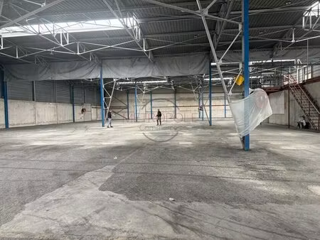 location entrepôt saint laurent du var 06700 2745m²