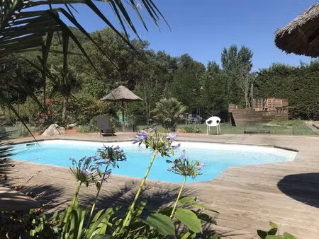 villa avec piscine sur terrain de 2500 m2 avec bord de riviere