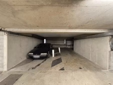 espace de 60 m² en sous-sol  idéal stationnement  artisan ou stockage