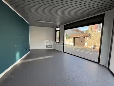 location commerce 52m²