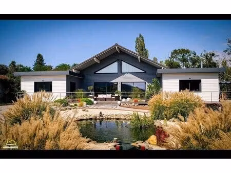 maison contemporaine en bois de 129 m²  avec accès privé à la rivière