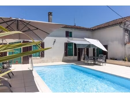 charmante maison de village de 3 chambres avec piscine près de jarnac