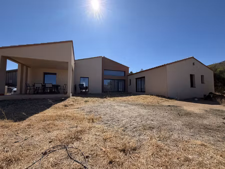 opoul-périllos villa contemporaine 4 faces de 200 m2 avec