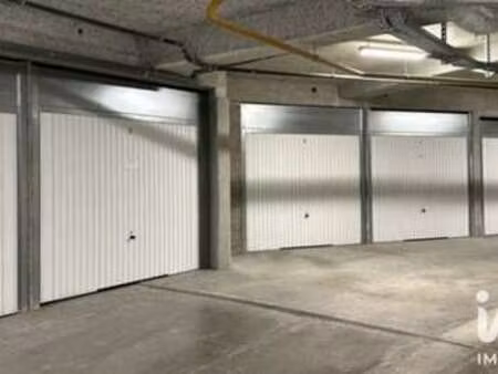 vente garage et parking à fréjus (83370) : à vendre / 13m² fréjus